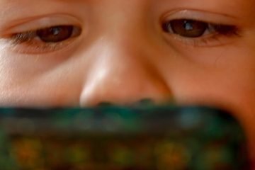 los niños, el móvil y la protección de datos